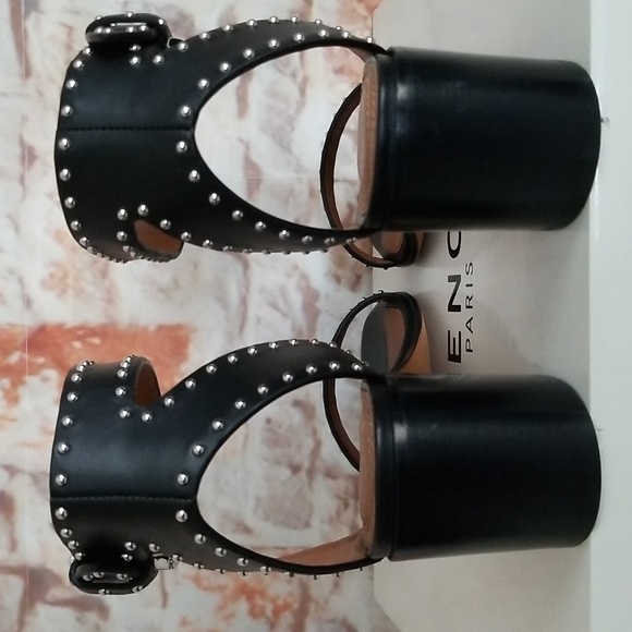 New Givenchy Elegant Studded Leather Sandals - Picture 7 of 12